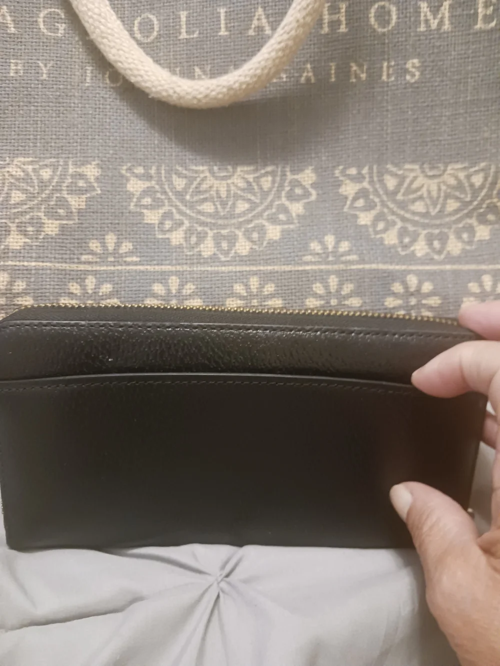 kate spade black pebbled leather zip wallet multiple pockets